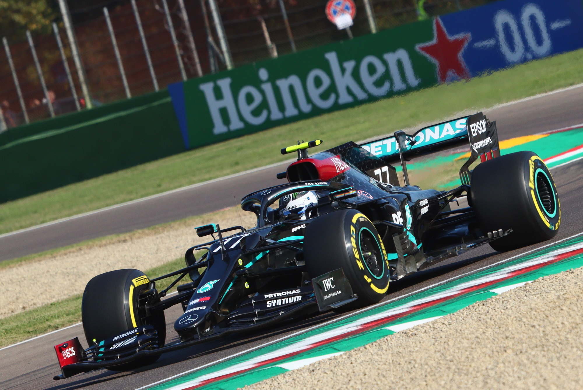 Valtteri Bottas hienolla ajolla Imolan paalulle – Hamilton jäi kymmenyksen ja ennakoi "tylsää kisaa"
