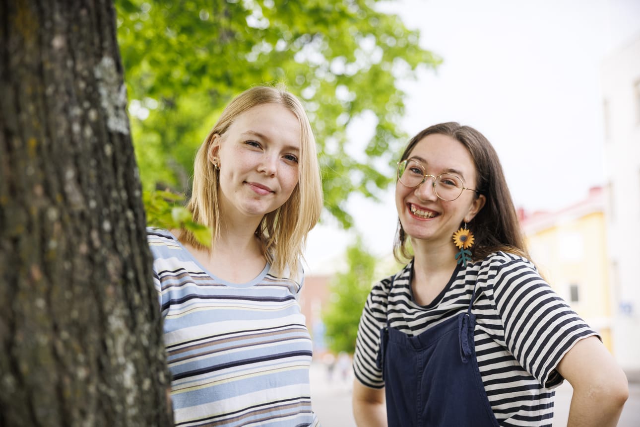 Juontajat Reetta Salmela ja Elina Pekki pohtivat ensimmäisessä jaksossa, mitä ulkonäön maksimoimisella voi saavuttaa.