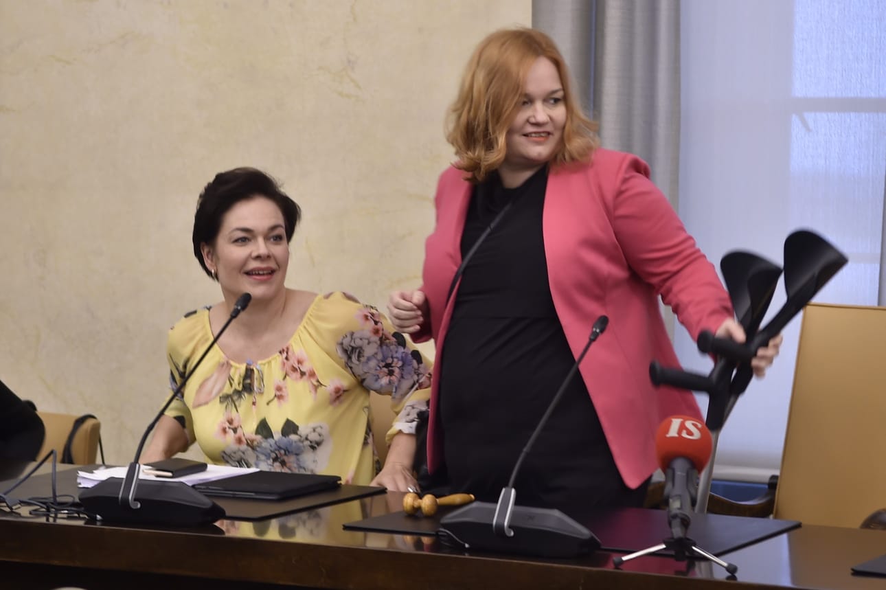 Sosiaali- ja terveysvaliokunnan varapuheenjohtaja Hannakaisa Heikkinen (kesk.) ja puheenjohtaja Krista Kiuru (sd.).