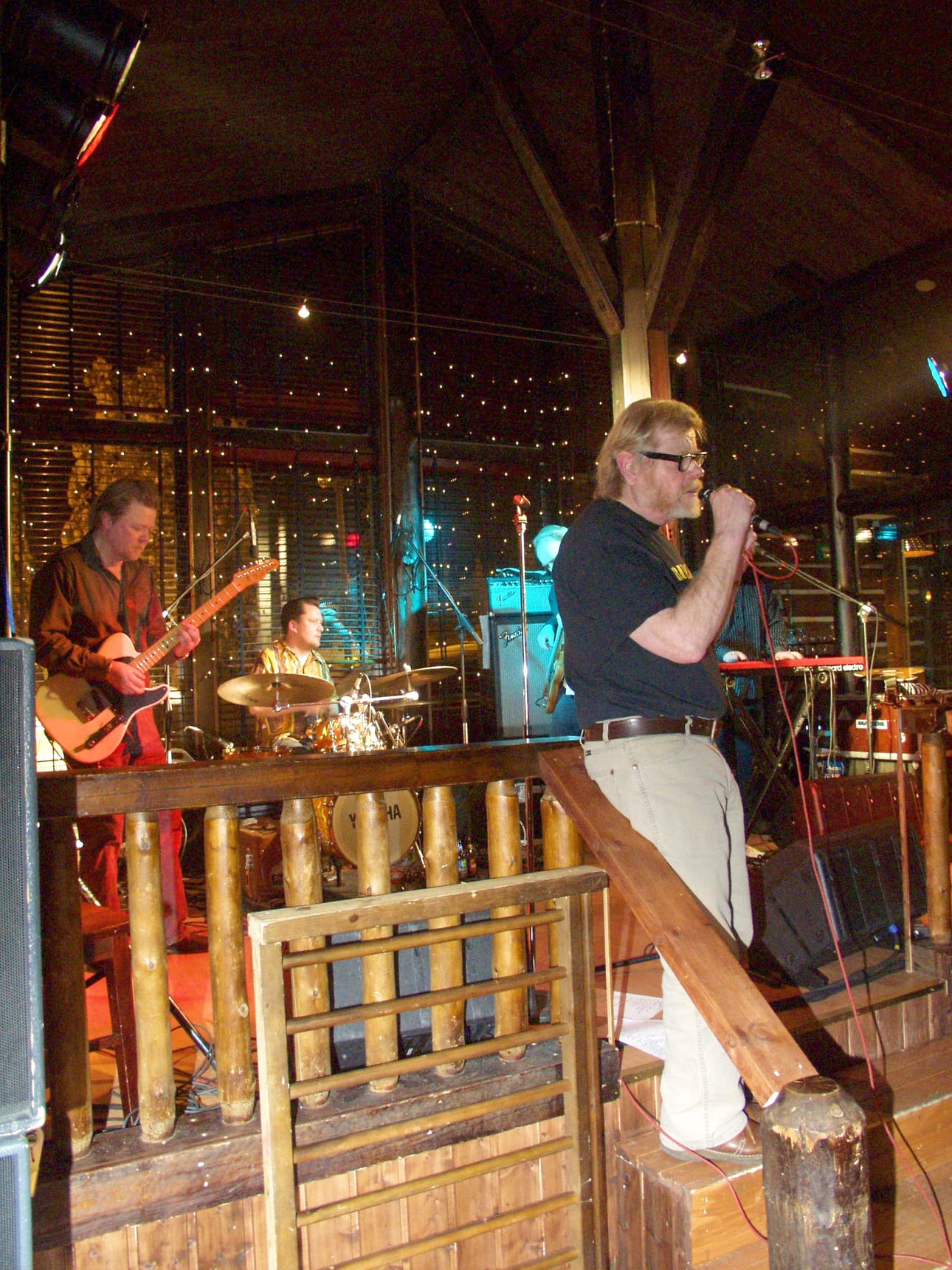 Muistojen ravintola. Eero Raittinen esiintyi Ski Bistrossa Kuru Jazzeilla vuonna 2006.