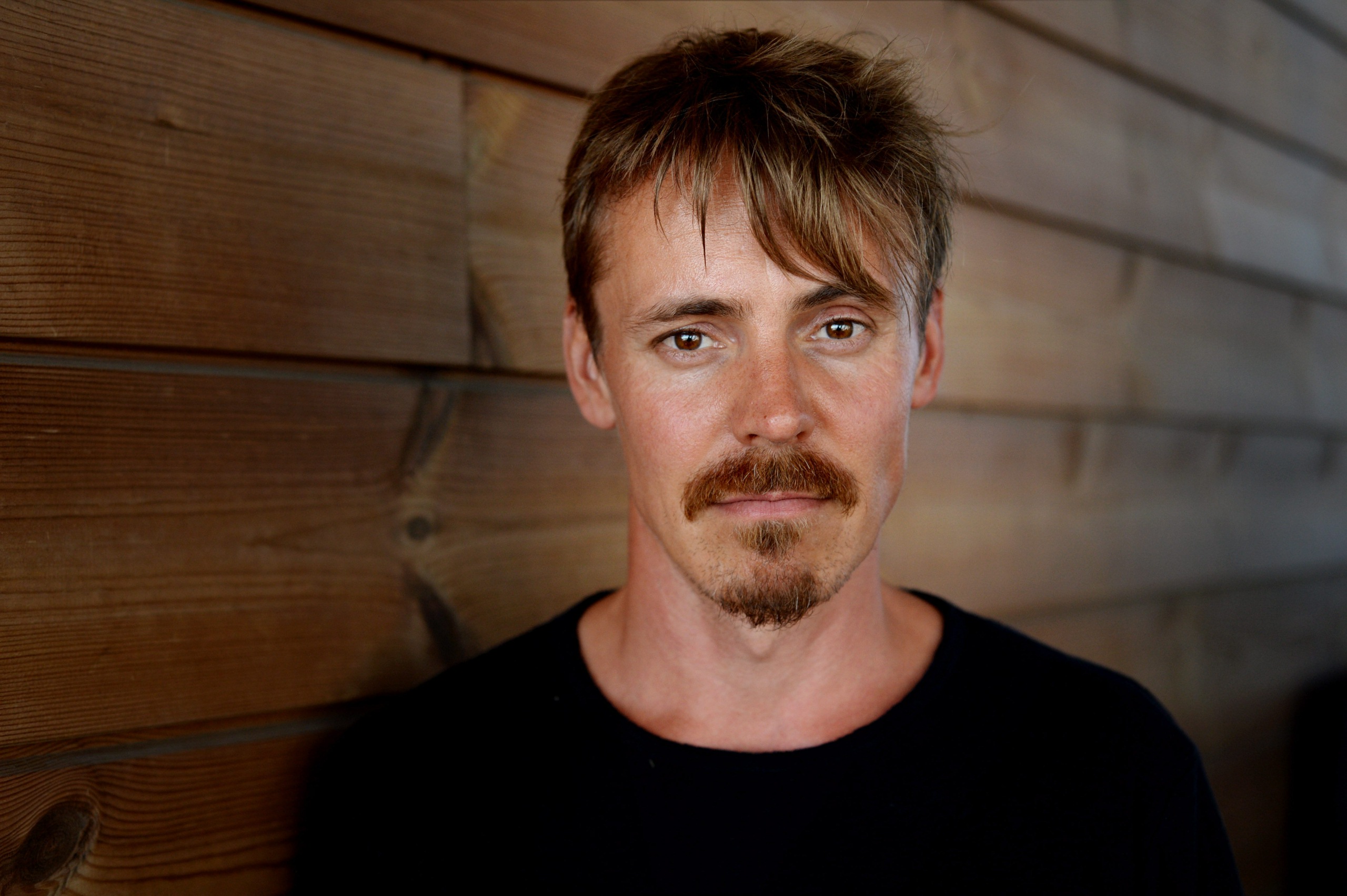 Näyttelijä Jasper Pääkkönen voitti vaateyrityksen kalsarimainoskiistassa – yritys tuomittiin 300 000 euron korvauksiin