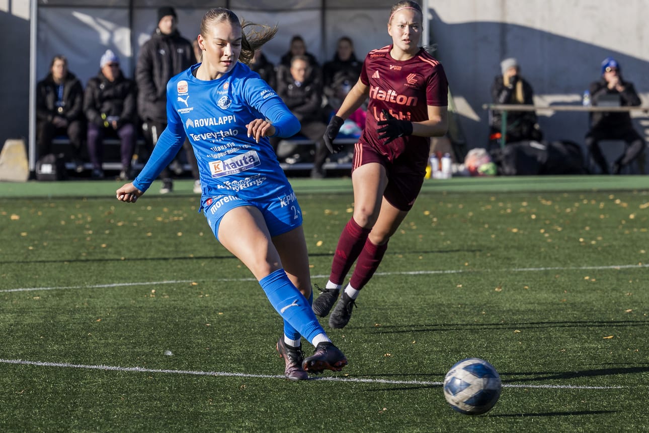 Vaikka RoPSin naisten edustusjoukkue on nuori, onpa sen riveissä naisten otteluita käyneitä. Muun muassa Veera Harjula pelasi naisissa viime kaudella.