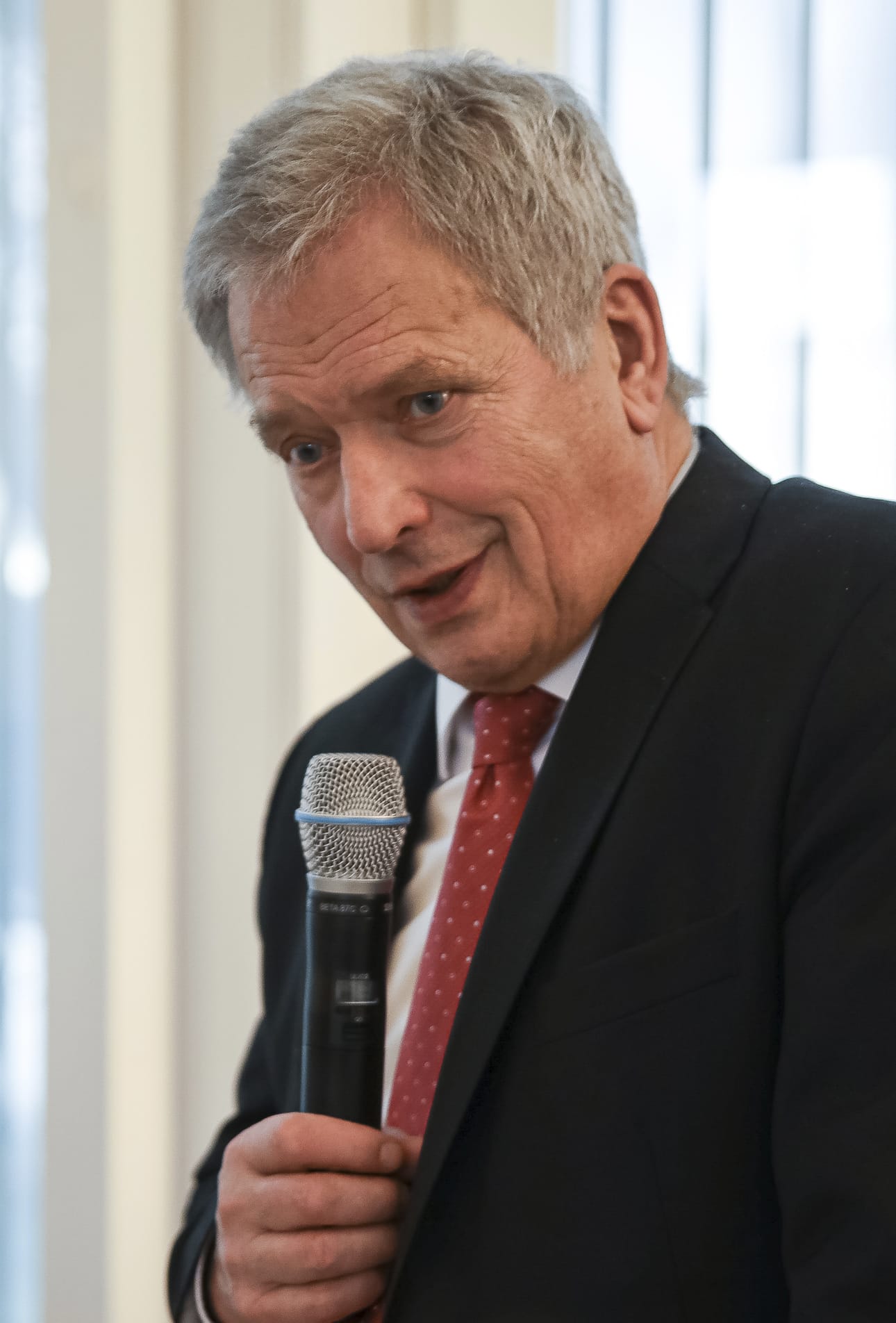 Sauli Niinistö pitää paikallislehtien roolia tärkeänä muun muassa paikallisdemokratian ja yhteisöllisyyden vahvistamisessa.