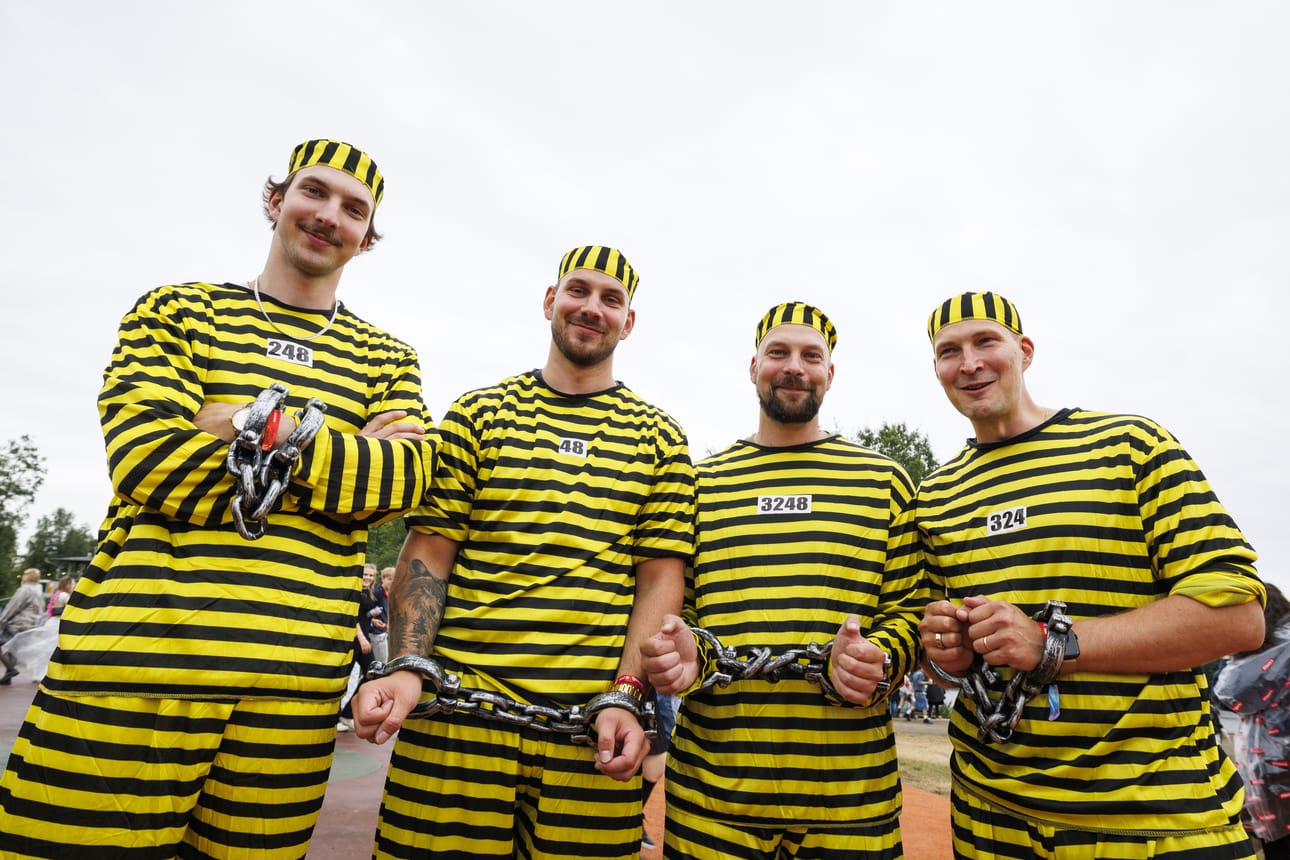 Veljekset Tuukka, Teemu, Timo ja Tuomas Lampinen ovat saaneet festariasuihinsa inspiraatiota sarjakuvahahmoilta Daltonin veljeksiltä.