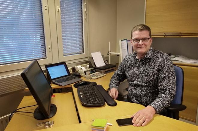 Vimpelin Voima täyttää tänä vuonna 75 vuotta. - Meillä kaikki toiminta liittyy sähköön, toteaa Voiman toimitusjohtaja Janne Kangasaho. KUVA: MIIANELLA HERRALA