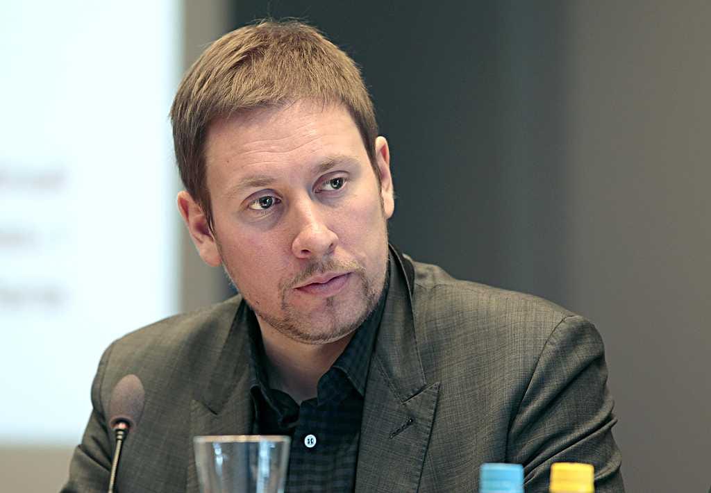 Lauantain tapahtumissa oli Arhinmäen mukaan tuomittavaa se, että pelaamisen sijasta pelaajat keskittyivät tappelemiseen.