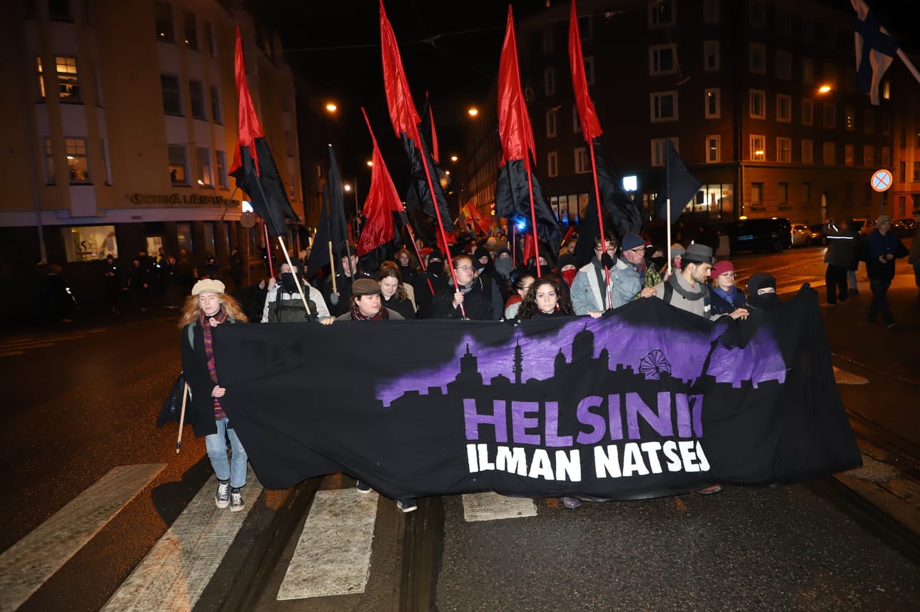 Helsinki ilman natseja -mielenosoitukseen osallistui poliisin arvion mukaan noin 2 700.