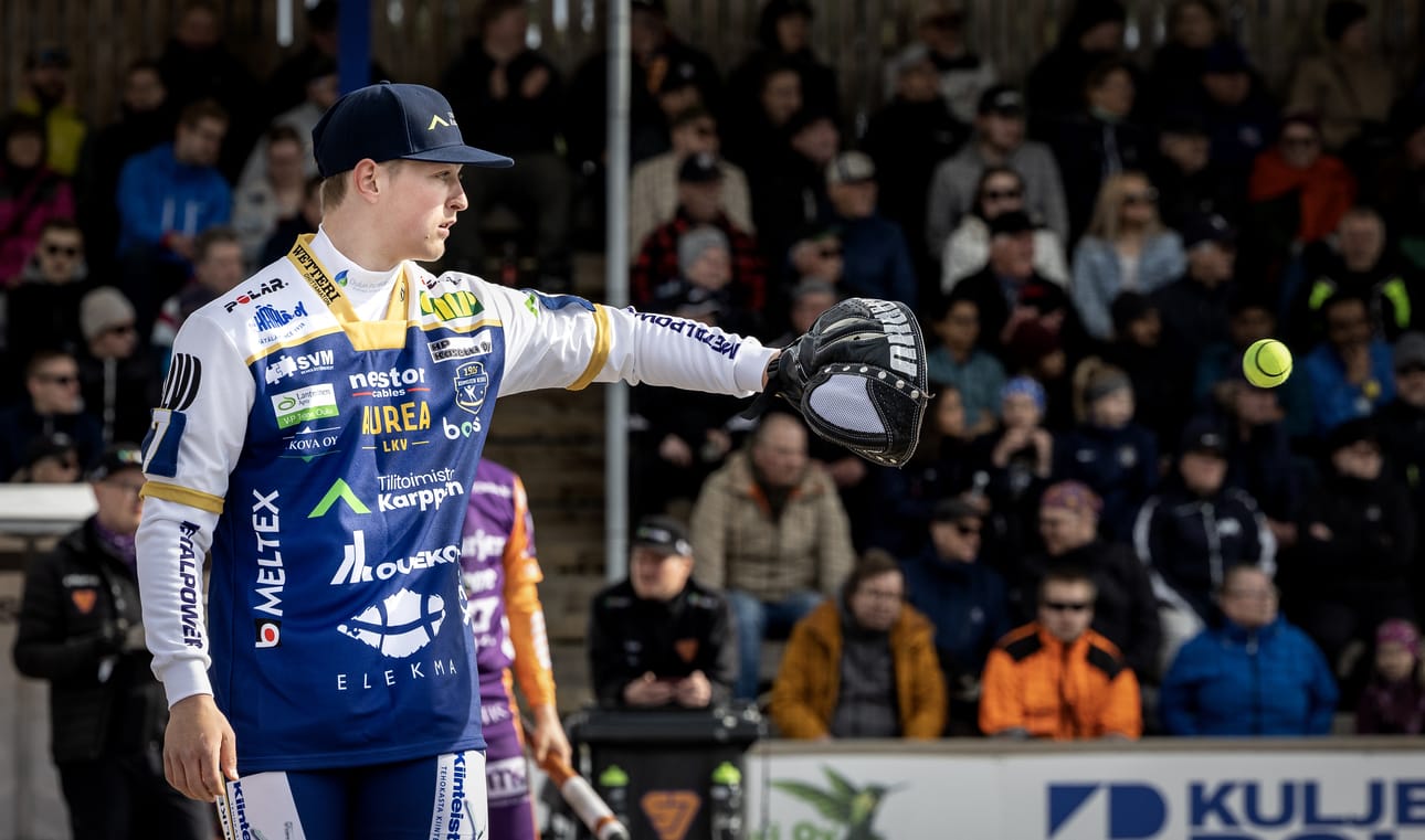 Teemu Riekki myönsi jännittäneensä peliä suuren yleisömassan edessä.