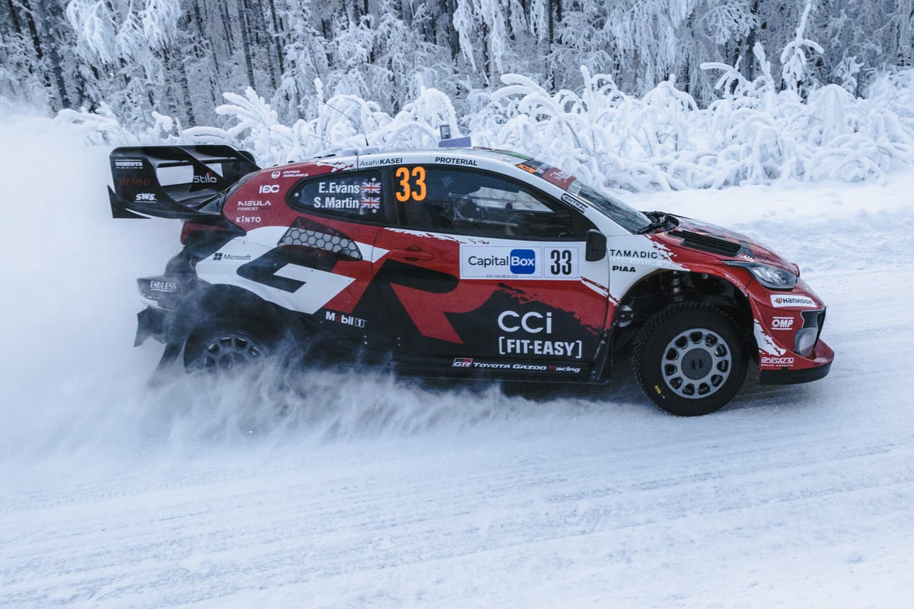 Maailmanmestari Elfyn Evans osallistui viime vuonna Tunturiralliin. Arkistokuva Jyrhämäjärven erikoiskokeelta.