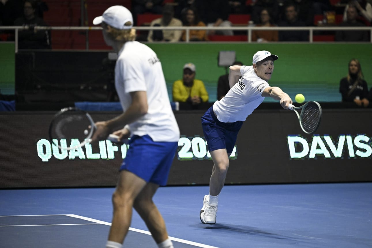 Harri Heliövaara (oik.) ja Emil Ruusuvuori voittivat nelinpelin, ja Suomi karkasi Portugalia vastaan ratkaisevaan 3–0-johtoon. LEHTIKUVA / Emmi Korhonen