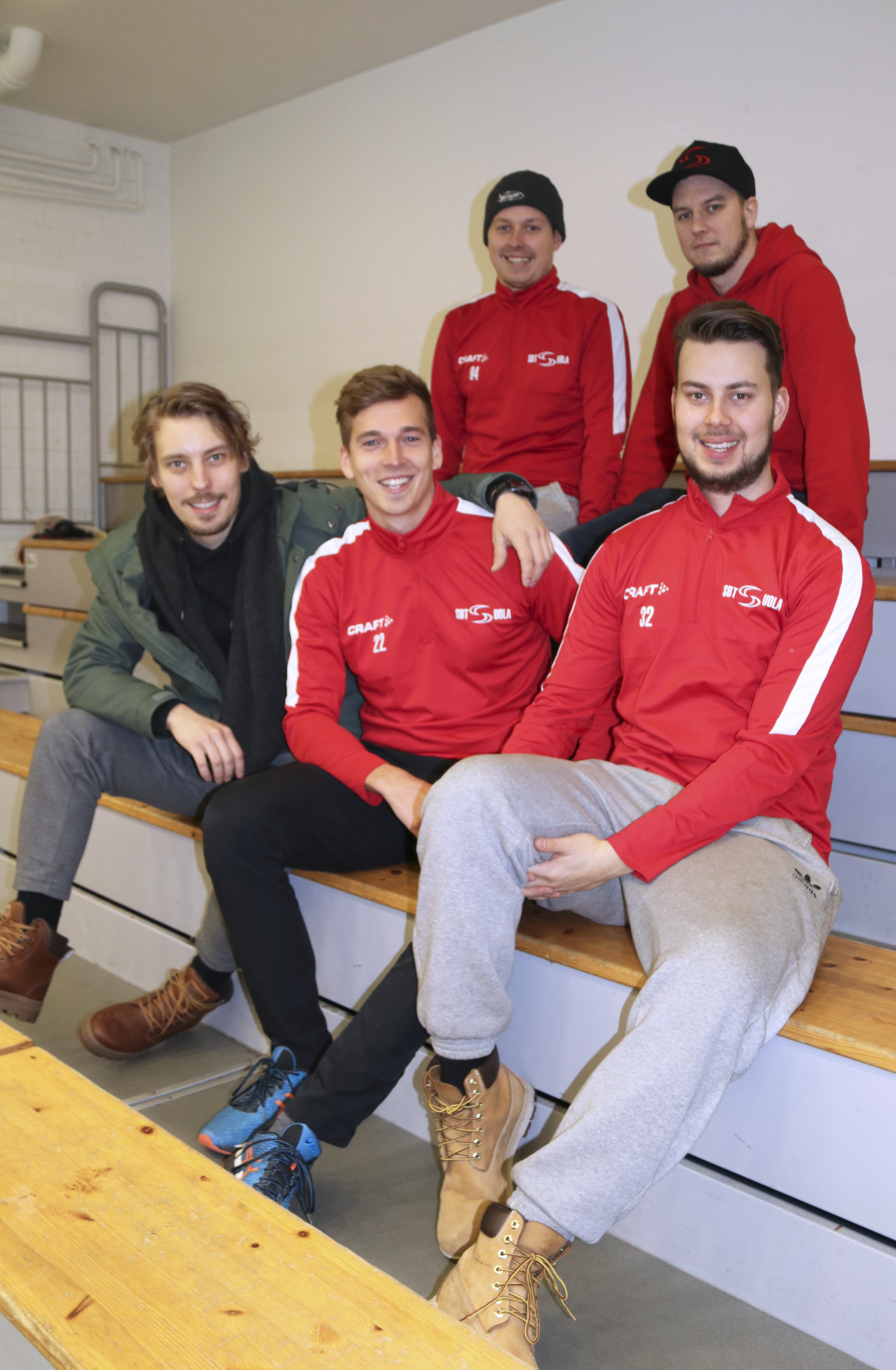 SBT Suolassa on hyvä joukkuehenki. Tätä mieltä ovat Hannes Annola (alhaalla vasemmalla), Niko Vahtola, Henri Honkonen, Arttu Kärki (ylhäällä vasemmalla) sekä Antti Tervonen.