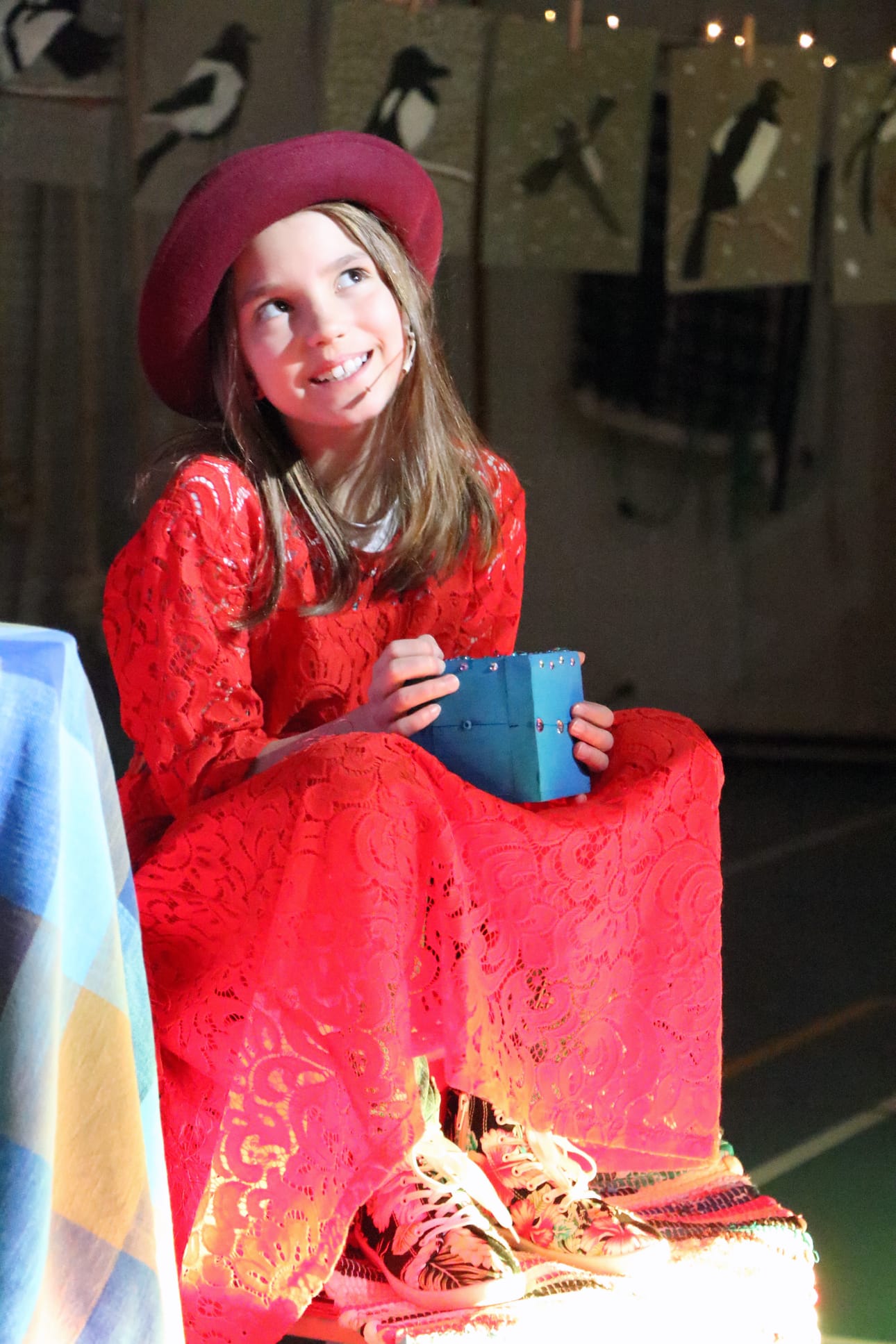 Mariam (Pinja Länsitie) sai matkaansa ihmeelliseen vempeleen.