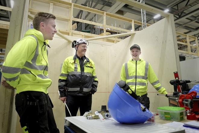 Juho Tikkala Jurvasta ja Olli Mäkelä Ilmajoelta kilpailevat Taitaja 2017 -kisojen finaalissa toukokuun puolessavälissä. Kuva: Heikki Hakanen
