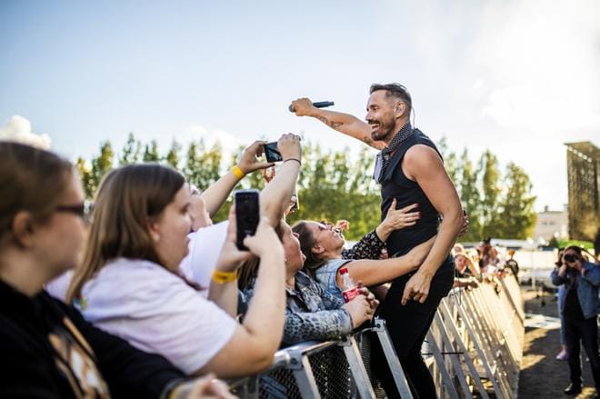 Lauri Tähkä esiintyy kesällä Vaasassa.