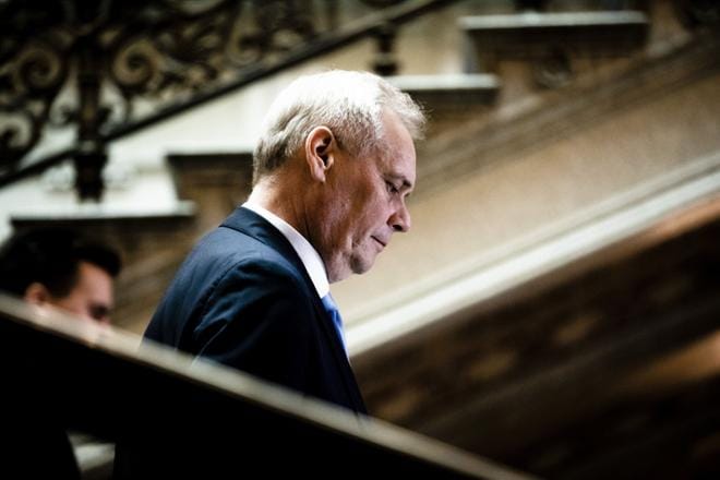 Hallitustunnustelija Antti Rinne (sd.) lupailee hallitusohjelmaa yhä ensi perjantaiksi. KUVA: Joel Maisalmi