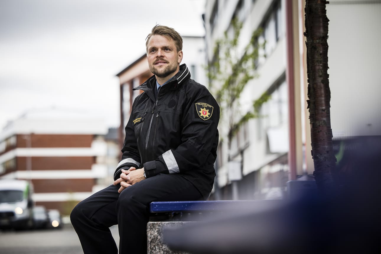 Lapin pelastuslaitoksen turvallisuusviestinnän erityisasiantuntija Riku Mäenpää muistuttaa, että matkailun turvallisuus ei tapahdu sattumalta, vaan sen eteen on tehtävä yhä enemmän töitä.