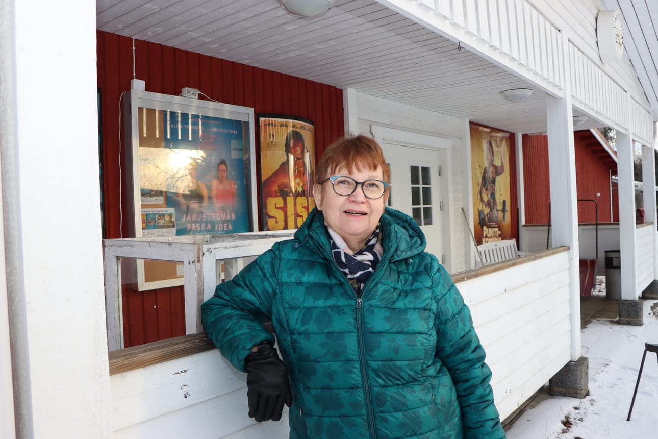 Outi Jalosen tavoitteena on päästää kaikki ehdokkaat tasa-arvoisesti ääneen.
