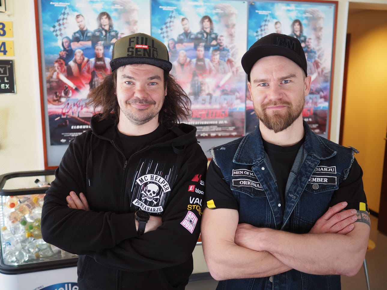 Kai Rinkinen ja Janne Kaperi olivat paikalla elokuvansa ennakkonäytöksessä elokuvateatteri Starissa torstaina. Elokuvan ensi-ilta on perjantaina.
