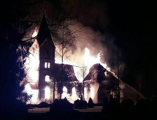 Ylivieskan kirkko paloi pääsiäislauantaina.