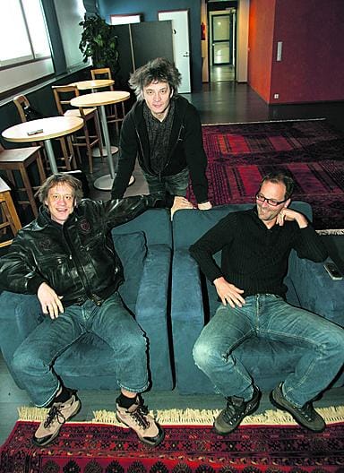 Martti Syrjä, Juha Torvinen ja Aku Syrjä Akun tehtaalla Ylöjärvellä.