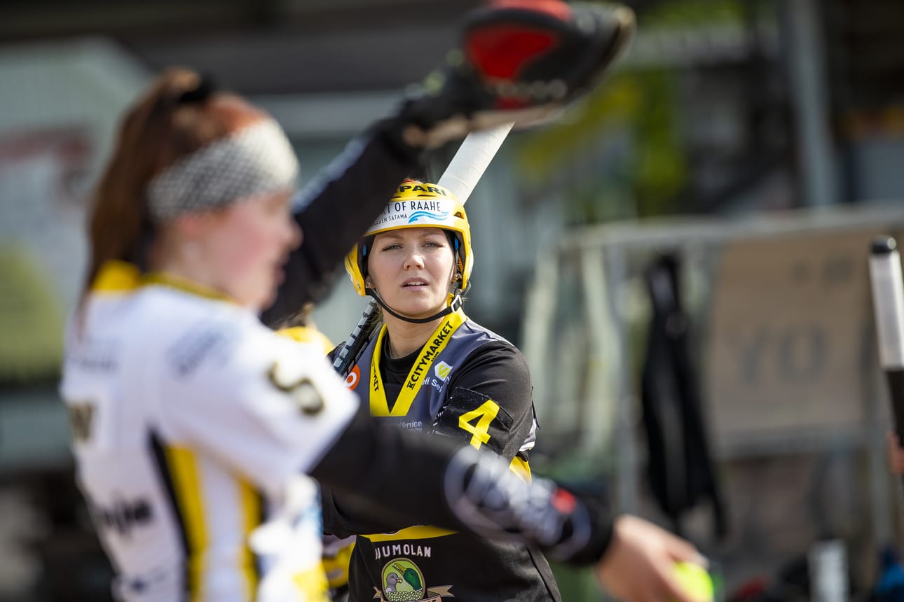 PattUn kapteeni Essi Bäckman päätti torstaina, että kotiutuskisassa ei tarvitse muiden käydä lyömässä. Hän paukautti kunnarillaan kotijoukkueen voittoon.