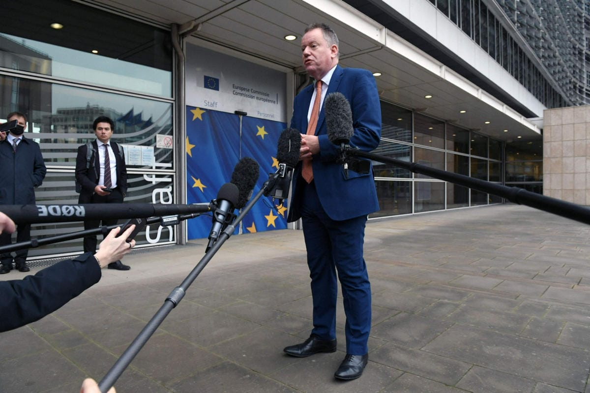 Frostin lähtö hallituksesta on paha isku Johnsonille, joka on viime aikoina ollut kovan arvostelun kohteena. LEHTIKUVA/AFP