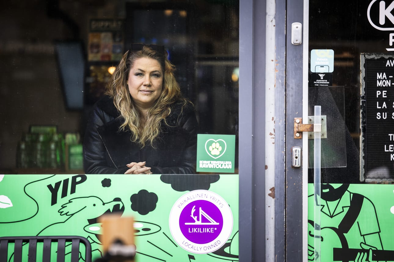 Nyt saa äänestää vuoden parasta Likiliikettä, yhdistyksen puheenjohtaja Sari Poikajärvi-Mustonen kannustaa. Paikallisen Likiliikeen tunnistaa violetista merkistä.
