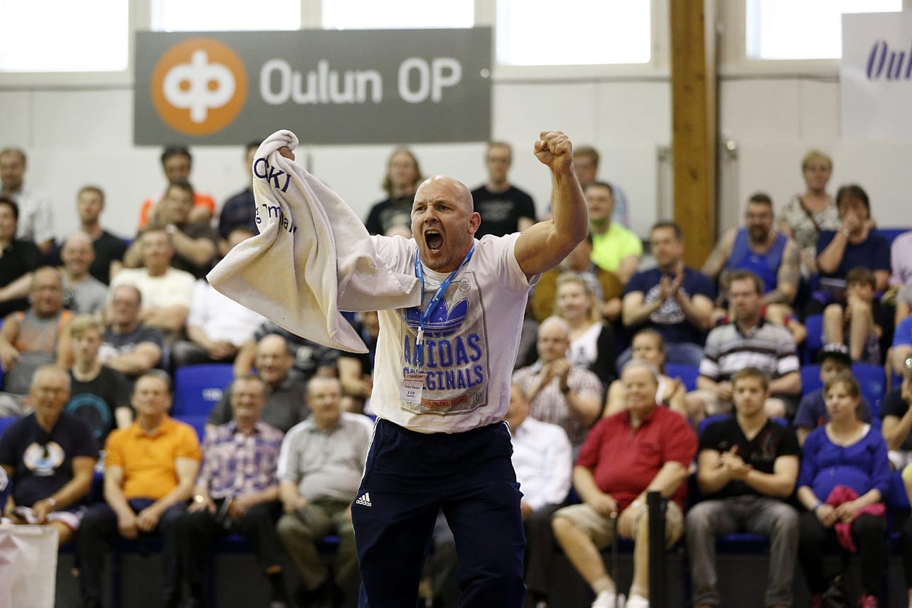 Marko Yli-Hannuksela haluaa saada joukkueen hyvään vireeseen Tokion olympialaisia varten. Arkistokuva vuodelta 2014.