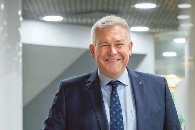 Raision toimitusjohtaja Pekka Kuusniemi on tyytyväinen siitä, että yritys saa Verso Foodin avulla voimakkaasti kasvavan kasviproteiinimarkkinan johtajuuden. KUVA: RAISIO GROUP