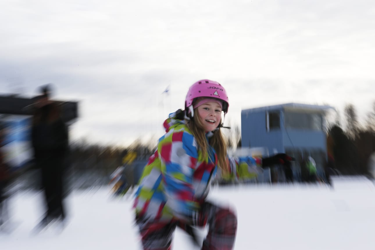 Rosita Tammi harjoitteli piruetteja Raksilan tekojäällä tiistaina.