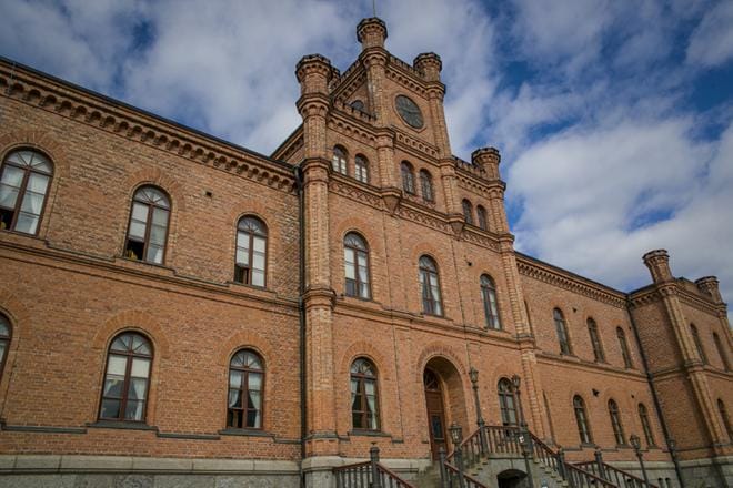 Nuori nainen esitti raiskaussyytteen syksyllä 2019 ja sai myöhemmin itse syytteen. Asiaa on käsitelty nyt kahdessa eri oikeuasteessa.