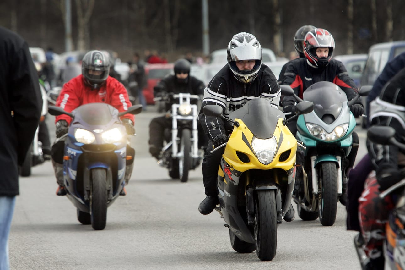 Vappuajo on kerännyt perinteisesti runsaasti motoristeja. Kuva vuodelta 2007.