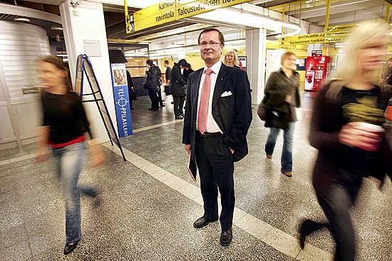 Rehtori Lauri Lajunen on mukana Oulun yliopiston juhlallisuuksissa.