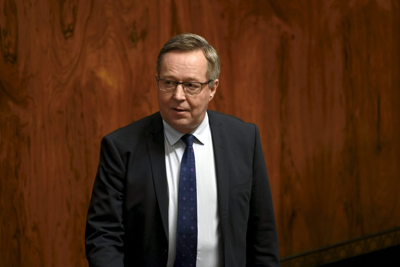 Elinkeinoministeri Mika Lintilän (kesk.) mukaan selvitys tulee siinäkin mielessä hyvään vaiheeseen, että elinkeinoministeriössä on parhaillaan valmisteilla uusi ydinenergialaki. LEHTIKUVA / Markku Ulander