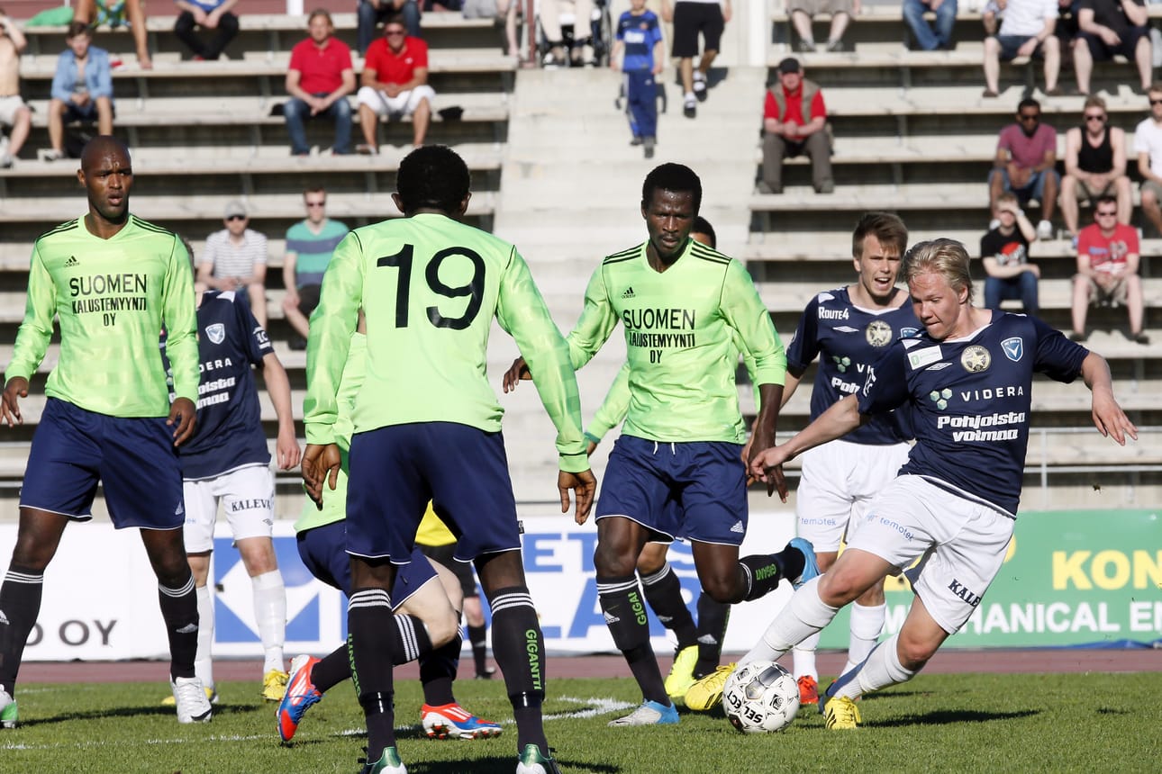 Jalkapallon Ykkösessä AC Oulu kukisti AC Kajaanin 3–2 ja nousi sarjassa kolmanneksi.
