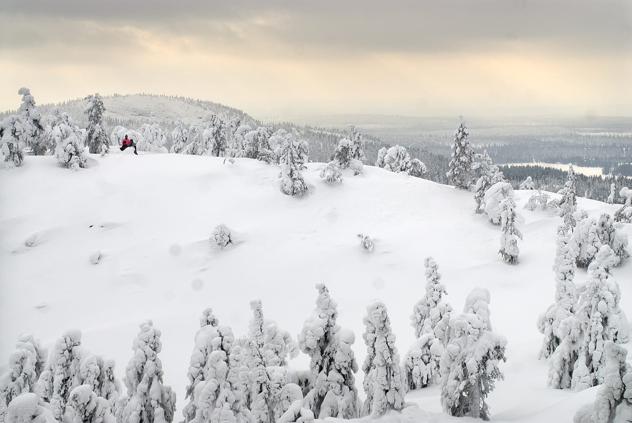 Rukalla avautuvat talvella tykkylumiset maisemat. Arkistokuva.