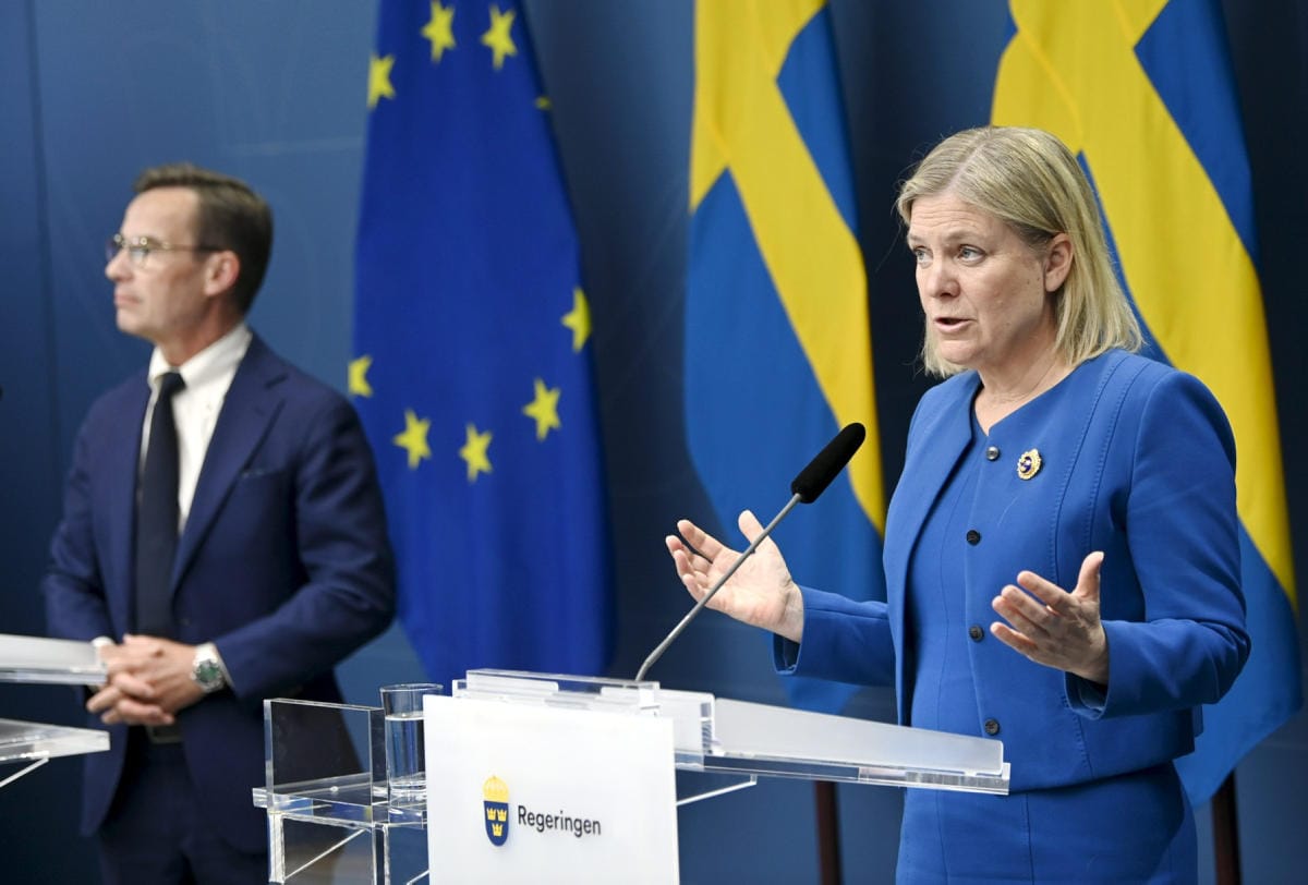 Pääministeri Magdalena Andersson piti harvinaisen yhteisen lehdistötilaisuuden pääoppositiopuolue maltillisen kokoomuksen puheenjohtajan Ulf Kristerssonin kanssa. LEHTIKUVA / Markku Ulander