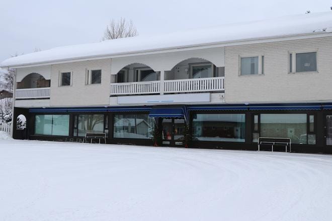 Tyhjilleen jääneisiin tiloihin puuhataan uutta lääkäriasemaa. Asialla on Markus Hanhisalon yritys.