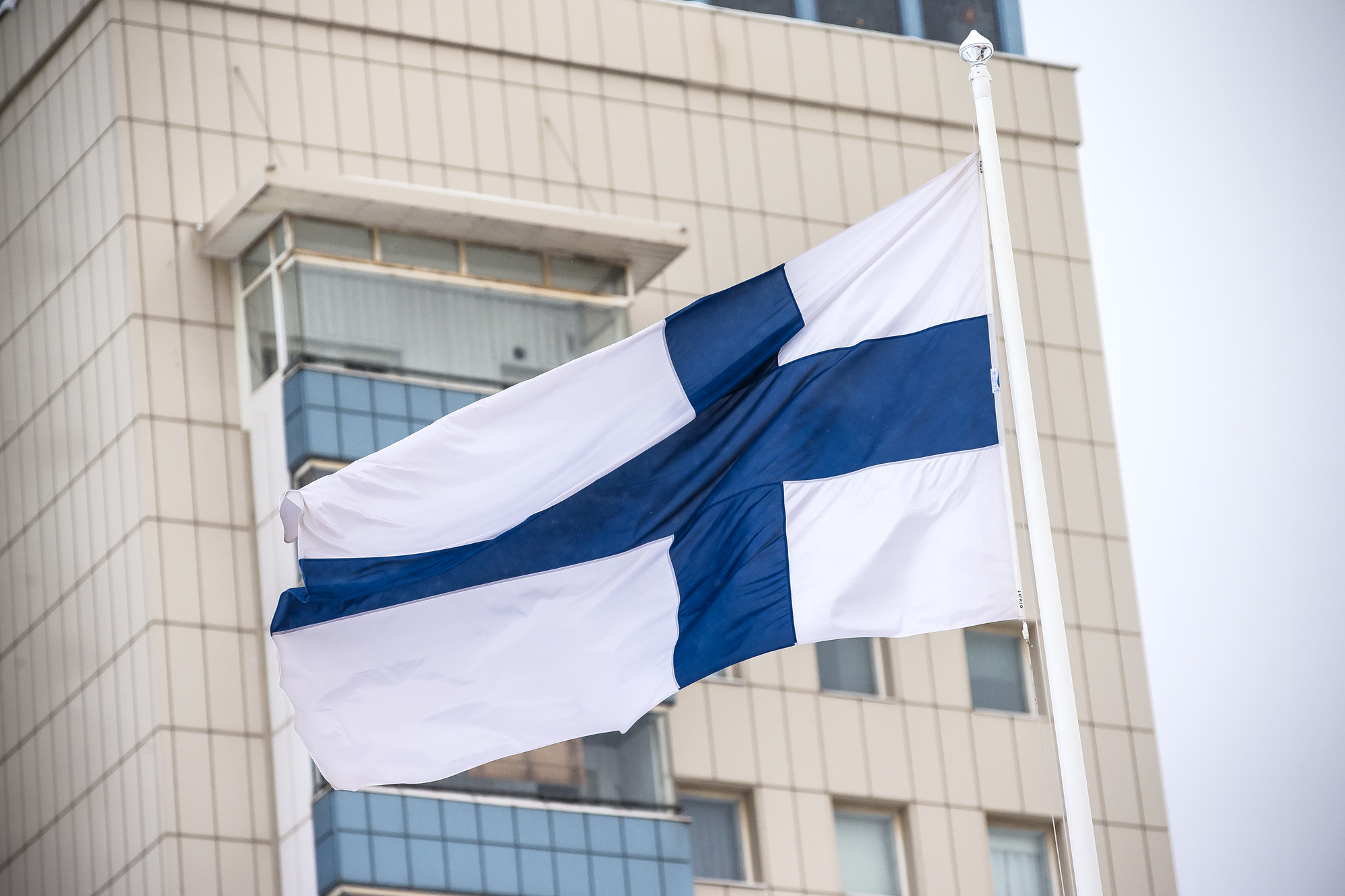 Tänä vappuna liputetaan koronan vastaisessa työssä toimiville