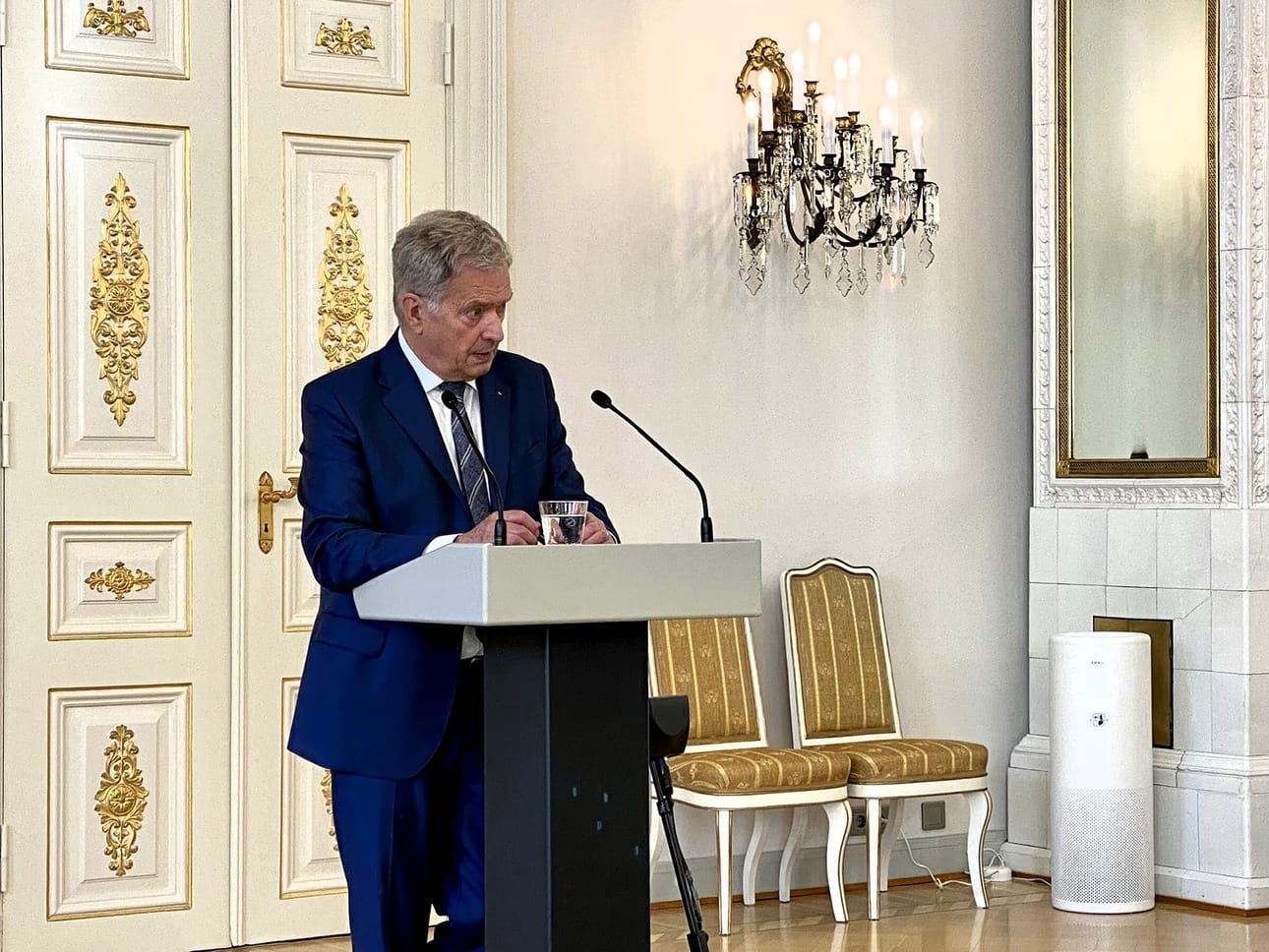 Tasavallan presidentti Sauli Niinistö muisteli Martti Ahtisaarta maanantaina pitämässään puheessa. Arkistokuva.