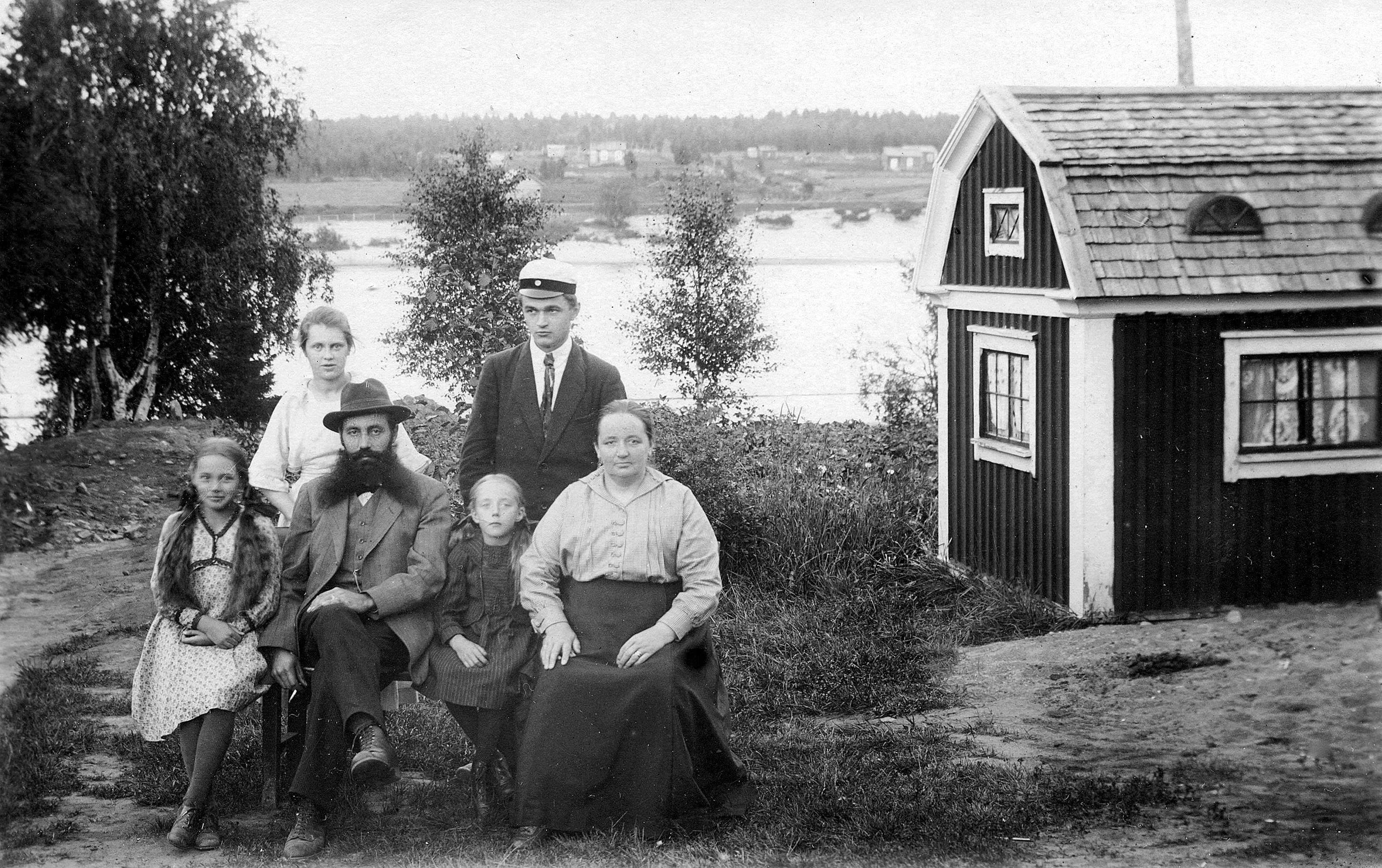 Vuoden jutut: Puuhakas liehuparta avasi Rovaniemelle elokuvateatterin, rakensi komean hotellin ja korjasi kyläläisten kulkupelit – kuka oli tämä sarjayrittäjä, jonka historia on unohtanut?