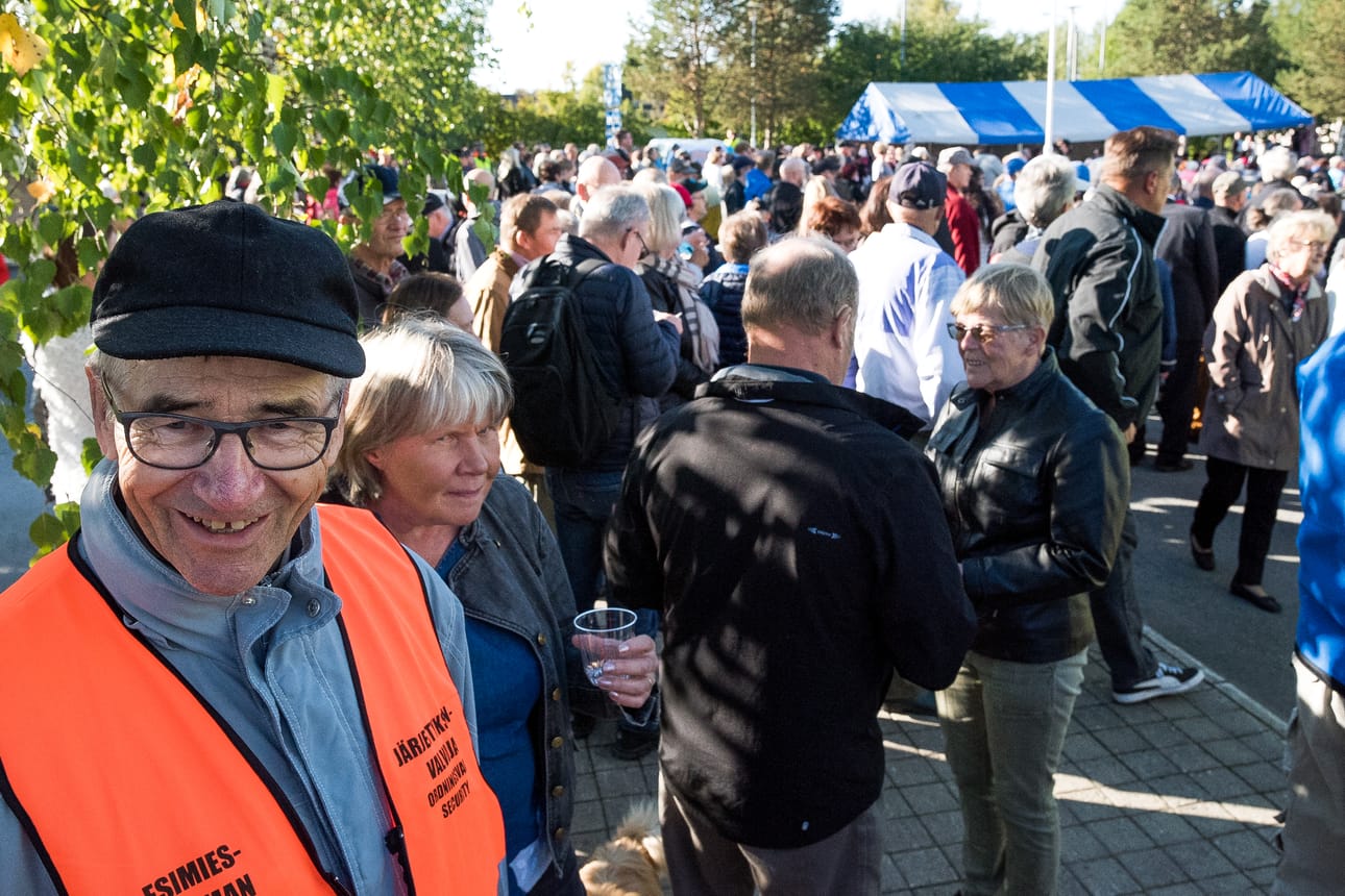 Kuusamo 150 vuotta täytti Kuusamotalon pihan ja Oulankasalin perjantaina. Ohjelmassa oli tanssia ja musiikkia.