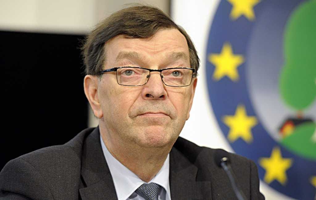 Paavo Väyrysestä tehdään pilaa valesivustolla.