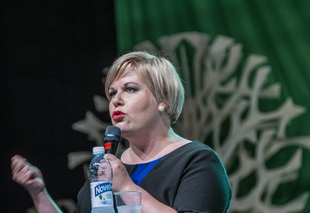 Keskustan puheenjohtaja Annika Saarikko sai valtuutuksen viedä Suomi Natoon, jos valtionjohto niin päättää.