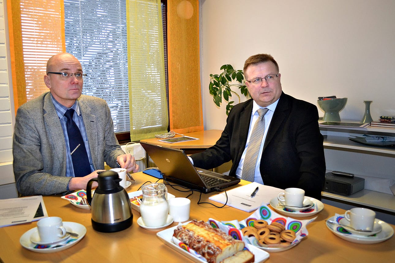 Timo Halonen (vas.) ja Jari Hentilä sanoivat Naturpoliksen kriisivaiheen olevan ohitse ja nyt on päästy jälleen kehittämisen uralle.