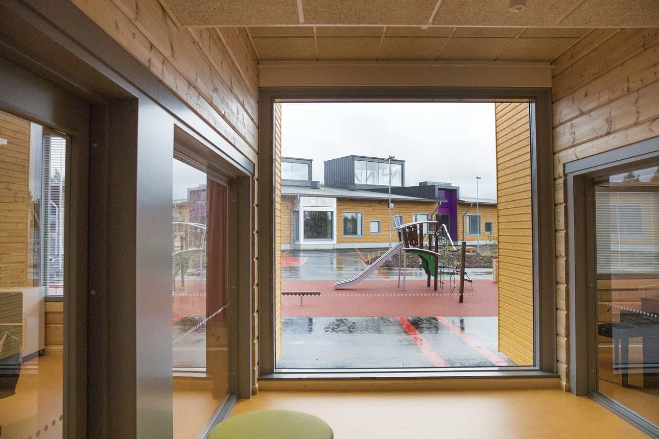 Nykyaikaista hirsirakentamista edustava Pudasjärven hirsikoulu avattiin elokuussa 2016.