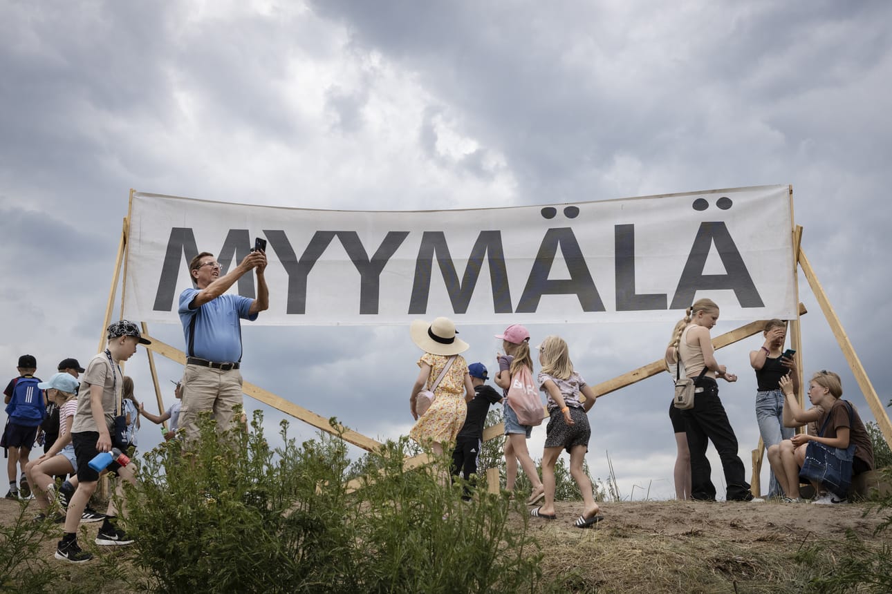 Suviseurat on laajentunut viime vuosina jopa yli 80 000 kävijän tapahtumaksi. Kauhavasta on tullut 2020-luvulla seurojen väkipaikka, sillä seitsemän vuoden aikana ne järjestetään lentokentällä neljä kertaa. Ensimmäisen kerran seurat tulivat Kauhavalle kesällä 2023.
