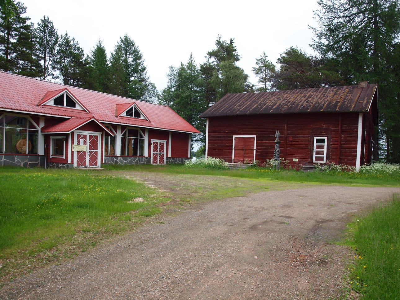 Kemijärven Kuvanveistoviikot ry:n tarjous Puustellin näyttelyhalliksi muutetusta entisestä venevajasta ja varastosta ei kelvannut liikelaitoksen johtokunnalle.