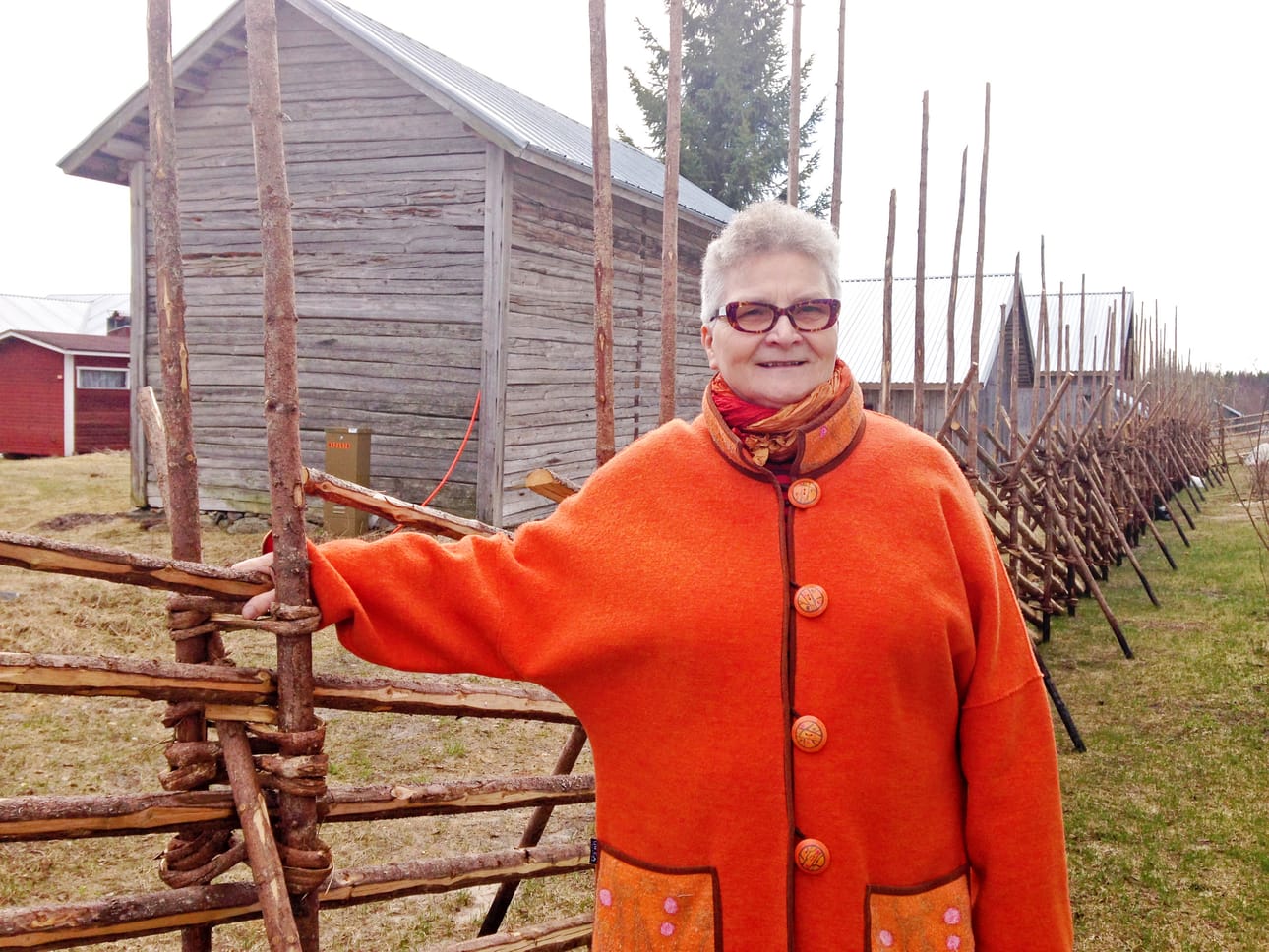 Alli Kaski kotonaan Ylikiimingissä. Kuva: Alli Kasken albumista