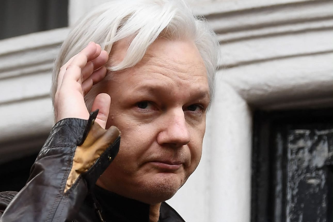 Britanniassa vangittuna ollut Julian Assange on perustamansa Wikileaks-sivuston mukaan vapautettu ja poistunut maasta. Kuva on vuodelta 2017. LEHTIKUVA/AFP